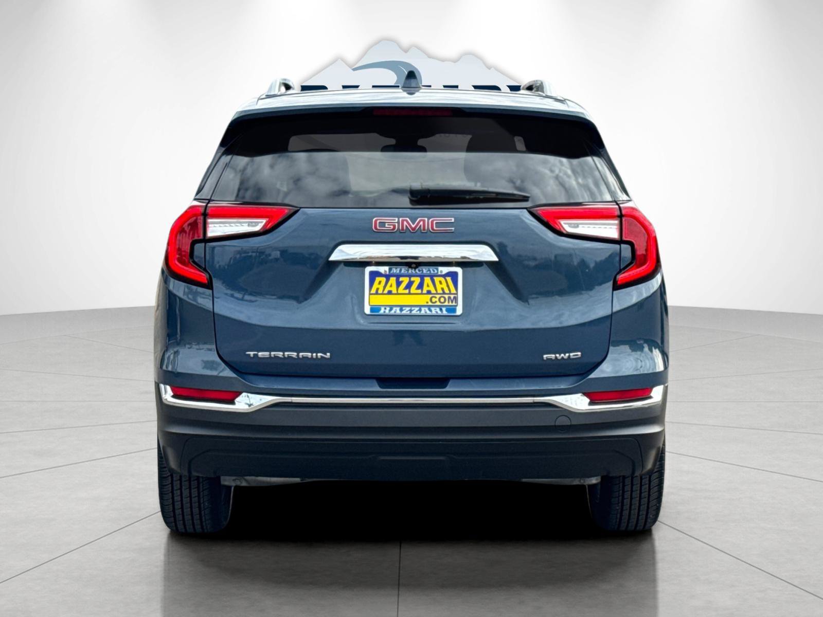 Used 2024 GMC Terrain SLT AWD/4WD image 4
