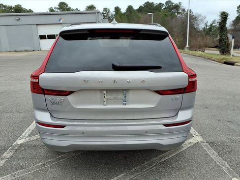 Certified 2023 Volvo XC60 B5 Core w/ Climate Package image 4