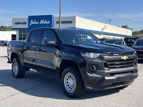 Used 2024 Chevrolet Colorado W/T w/ WT Convenience Package image 27