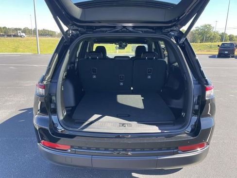 New 2025 Jeep Grand Cherokee Altitude RWD image 10