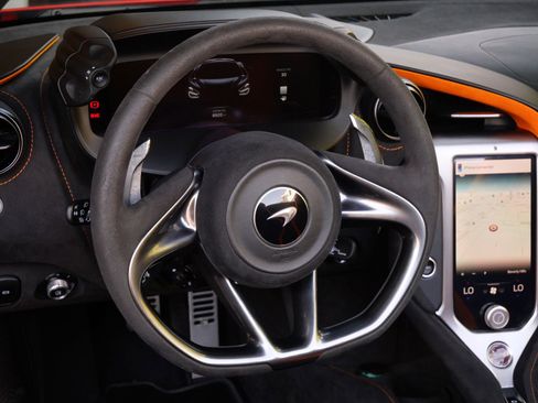 Used 2024 McLaren 750S Spider RWD image 9