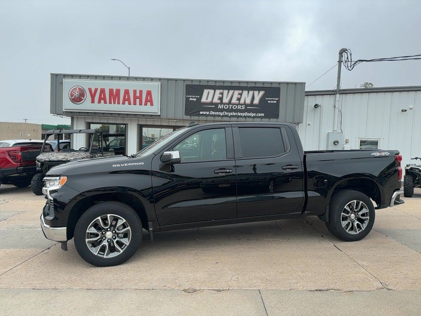 Used 2023 Chevrolet Silverado 1500 LT AWD/4WD image 1