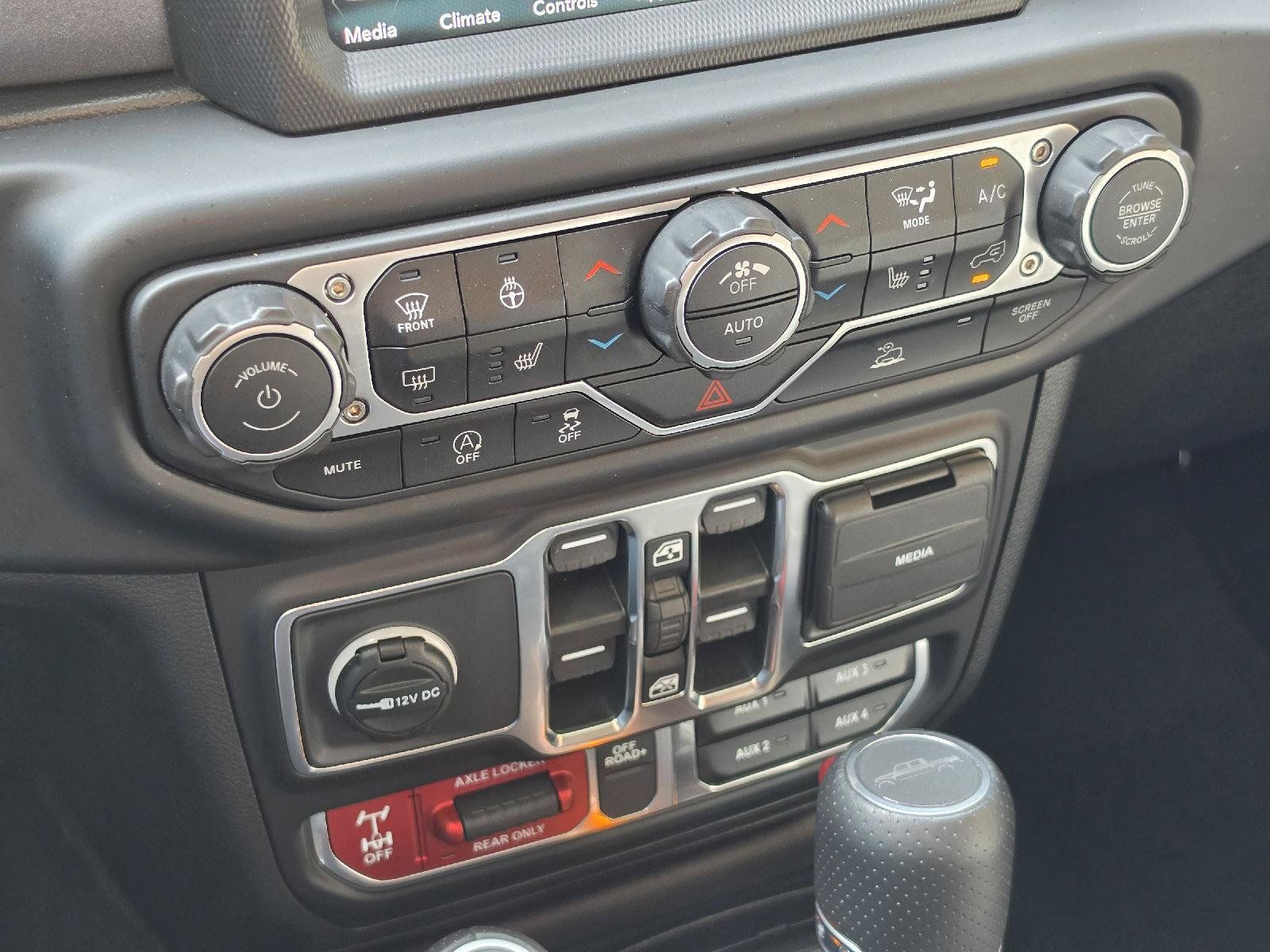 Used 2023 Jeep Gladiator Mojave w/ Cold Weather Group AWD/4WD image 21