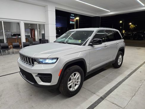 New 2025 Jeep Grand Cherokee Laredo w/ Luxury Tech Group I RWD image 2