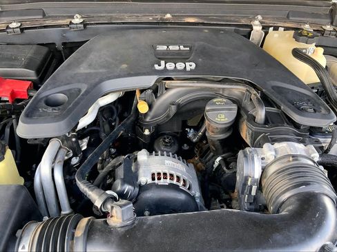 Used 2018 Jeep Wrangler Unlimited Rubicon w/ Dual Top Group AWD/4WD image 31