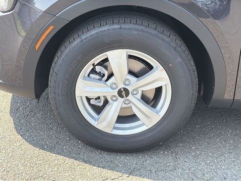 New 2026 Kia Sorento LX FWD image 16