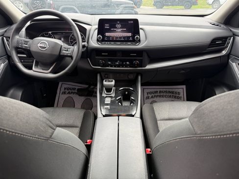 Used 2025 Nissan Rogue SV image 10