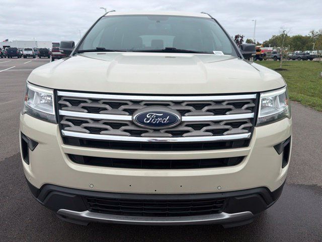 Used 2018 Ford Explorer XLT w/ Equipment Group 202A FWD image 3