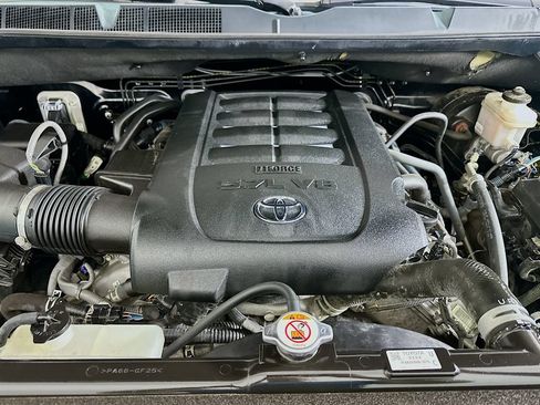 Used 2020 Toyota Tundra SR5 w/ SR5 Leather Package AWD/4WD image 29