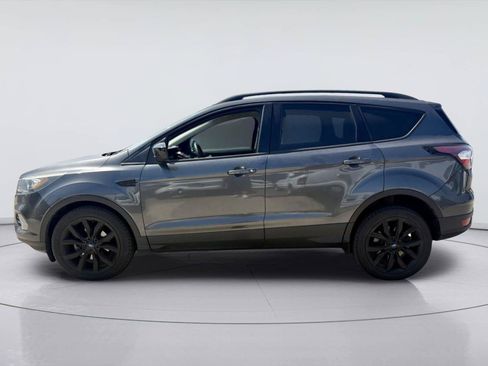 Used 2017 Ford Escape SE w/ SE Sport Appearance Package FWD image 4
