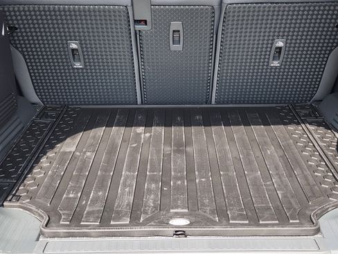 New 2026 Land Rover Defender 110 V8 image 33