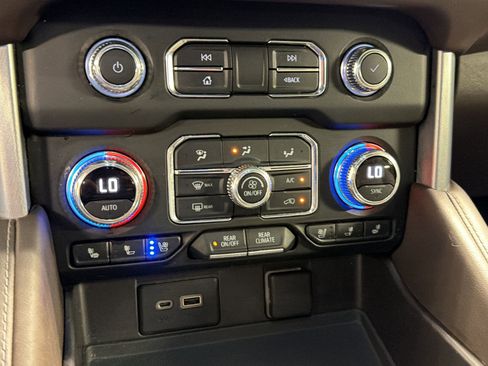 Used 2021 GMC Yukon SLT image 16