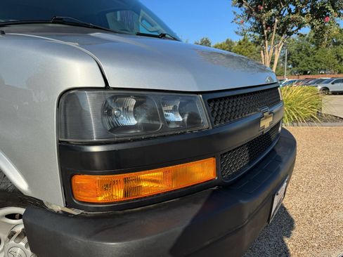 Used 2019 Chevrolet Express 2500 LS w/ Driver Convenience Package RWD image 2