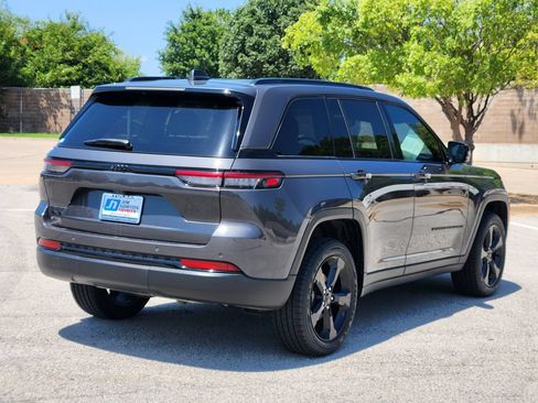 Used 2023 Jeep Grand Cherokee Altitude AWD/4WD image 5