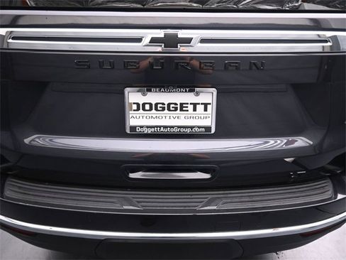 Used 2022 Chevrolet Suburban LT w/ Luxury Package image 10