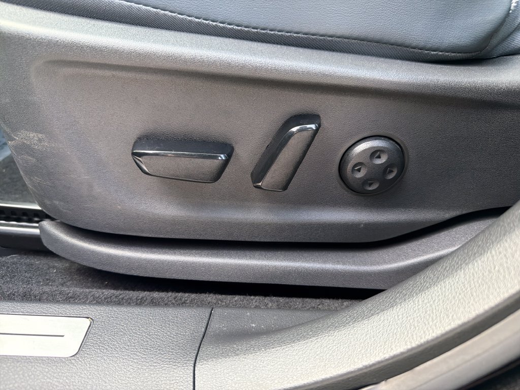 Used 2024 Nissan Ariya AWD image 16
