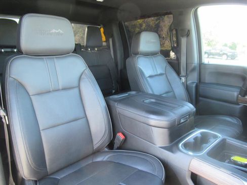 Used 2022 Chevrolet Silverado 2500 High Country w/ Technology Package image 10