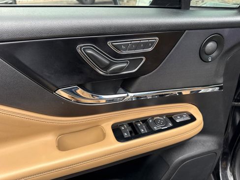 Used 2021 Lincoln Corsair Reserve image 15