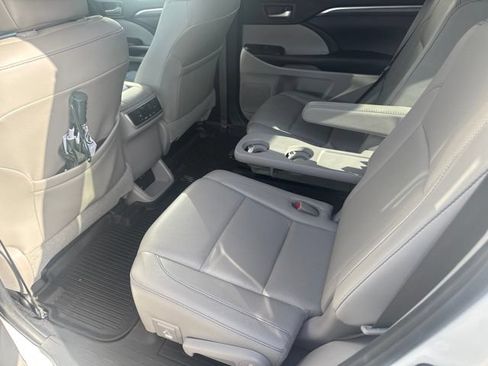 Used 2019 Toyota Highlander Limited AWD/4WD image 5