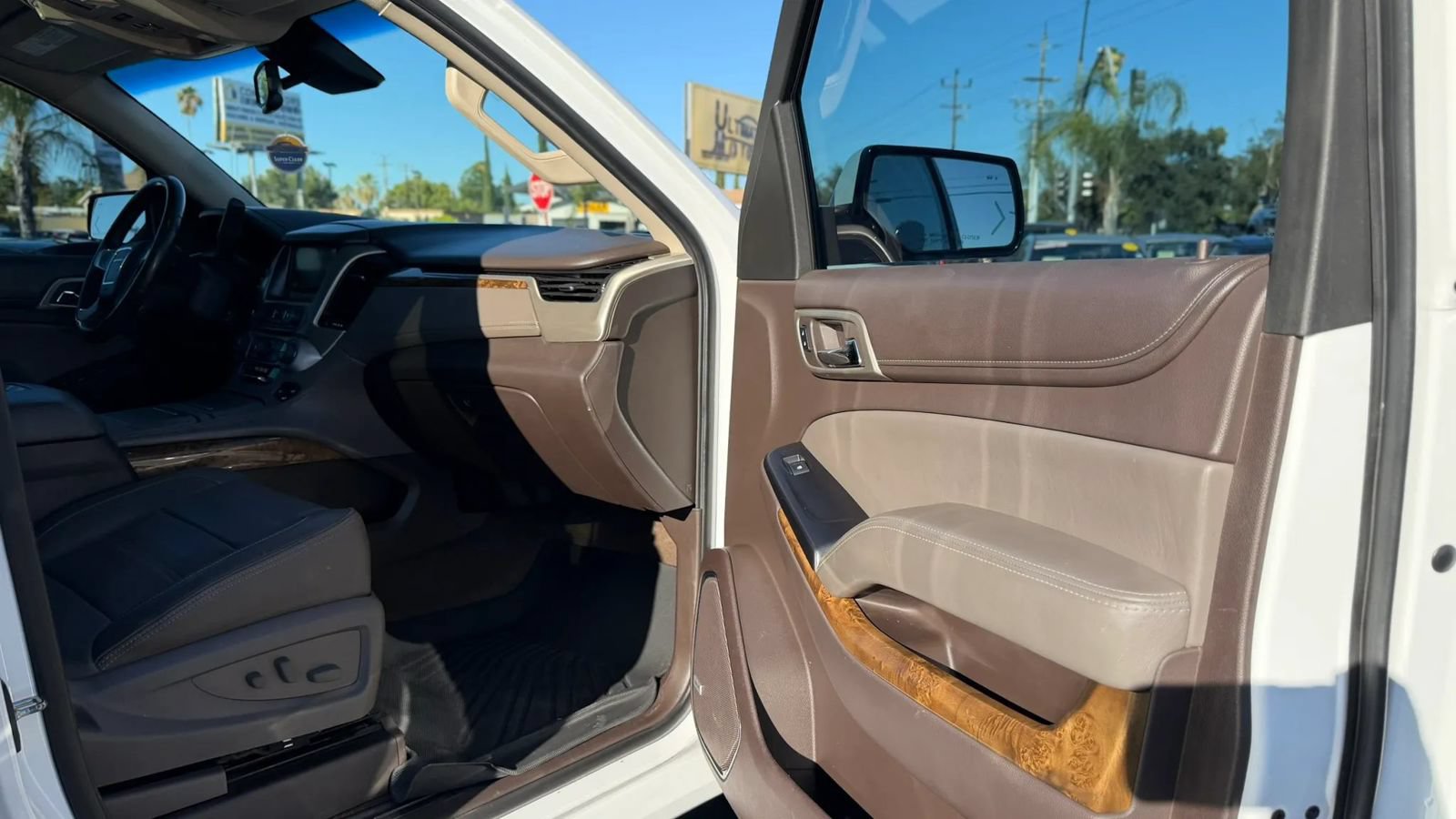 Used 2015 GMC Yukon XL Denali w/ Touring Package RWD image 12