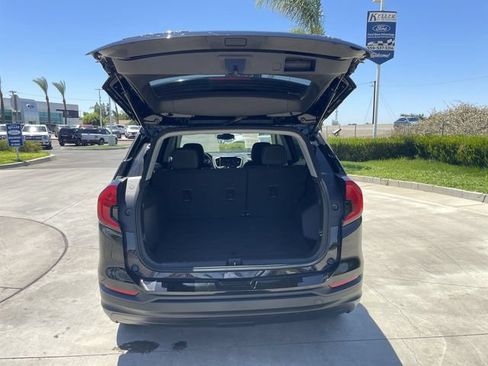 Used 2024 GMC Terrain SLE AWD/4WD image 25