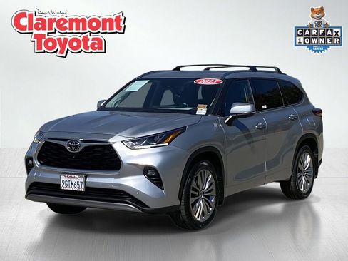 Used 2023 Toyota Highlander Platinum FWD image 1