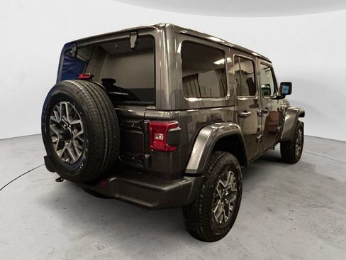 Used 2025 Jeep Wrangler Unlimited Sahara AWD/4WD image 5