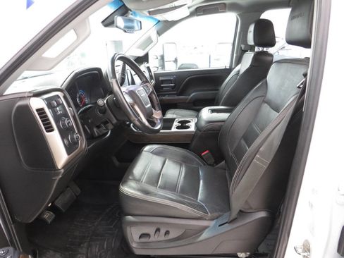 Used 2019 GMC Sierra 3500 Denali w/ Duramax Plus Package AWD/4WD image 10