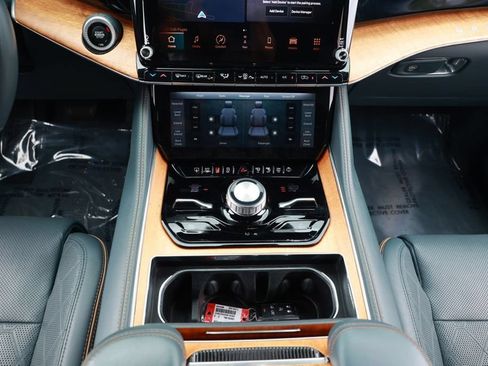 Used 2022 Jeep Grand Wagoneer Series III w/ Rear Seat Video Group 1 AWD/4WD image 33