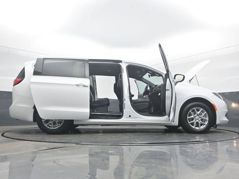 New 2026 Chrysler Voyager LX image 61