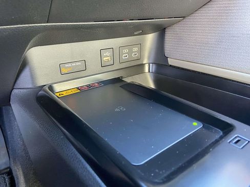 Used 2025 Toyota Camry SE w/ Convenience Package image 23