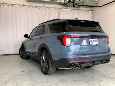 Used 2025 Ford Explorer ST image 5