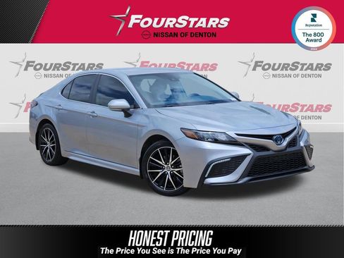 Used 2024 Toyota Camry SE FWD image 1