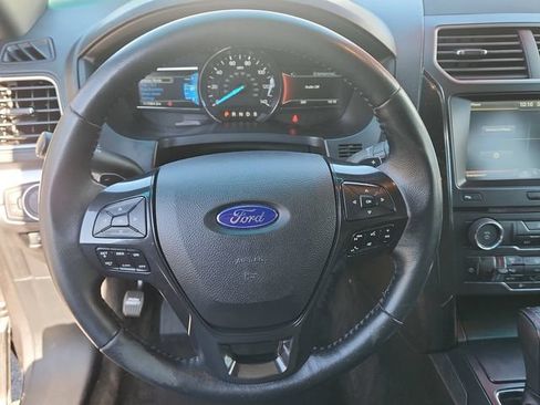 Used 2016 Ford Explorer XLT w/ Equipment Group 202A FWD image 18