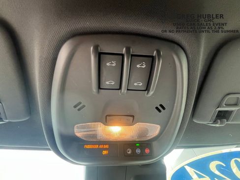 Used 2024 Chevrolet Trax RS w/ Sunroof Package FWD image 30