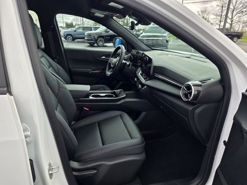 Used 2025 Chevrolet Equinox LT w/ Convenience Package II image 18