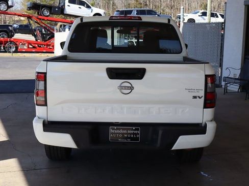 Used 2022 Nissan Frontier SV image 4