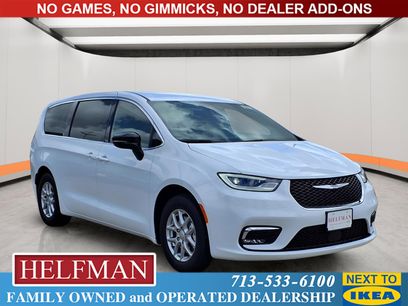 New 2026 Chrysler Pacifica Select