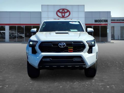 Certified 2025 Toyota Tacoma TRD Sport AWD/4WD image 2