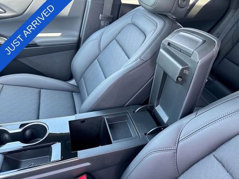 New 2026 Chevrolet Equinox LT w/ Convenience Package II FWD image 21
