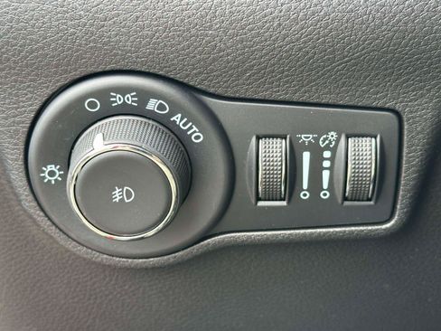 Used 2023 Jeep Compass Latitude w/ Sun and Sound Group AWD/4WD image 20