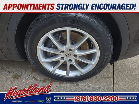 Used 2024 Porsche Cayenne w/ Premium Package AWD/4WD image 23