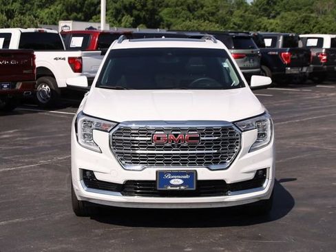Used 2024 GMC Terrain Denali w/ Denali Premium Package AWD/4WD image 4