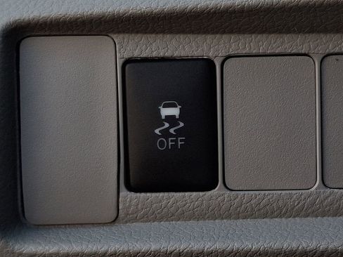 Used 2020 Toyota Sienna L image 25