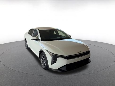 Used 2025 Kia K4 FWD image 3