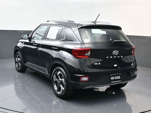 Certified 2025 Hyundai Venue SEL image 6