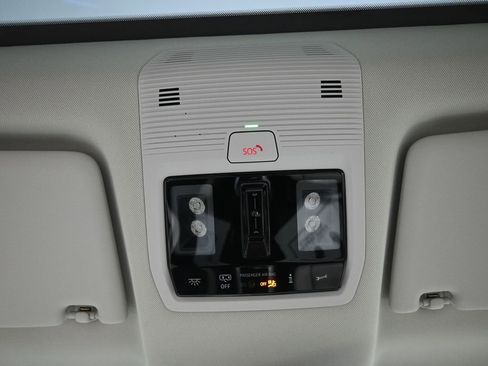 Used 2025 Volkswagen ID. Buzz 1st Edition image 21