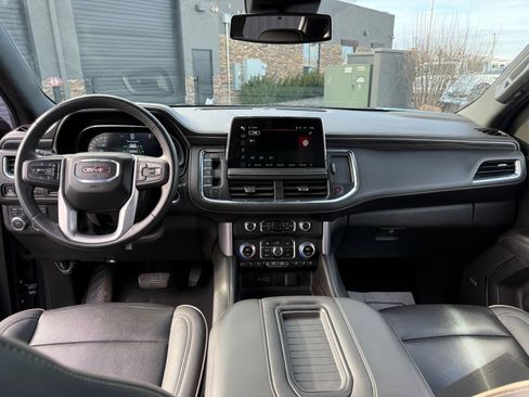 Used 2024 GMC Yukon XL SLT image 12