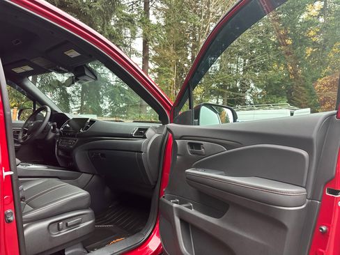 Used 2024 Honda Ridgeline TrailSport image 11