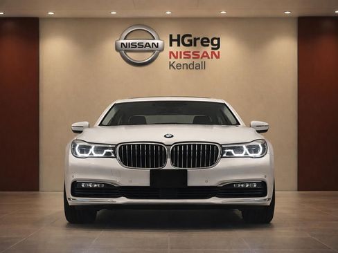 Used 2018 BMW 740i xDrive AWD/4WD image 5
